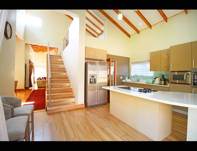 5 BEDROOM HOUSE FOR SALE IN HOUGHTON ESTATE